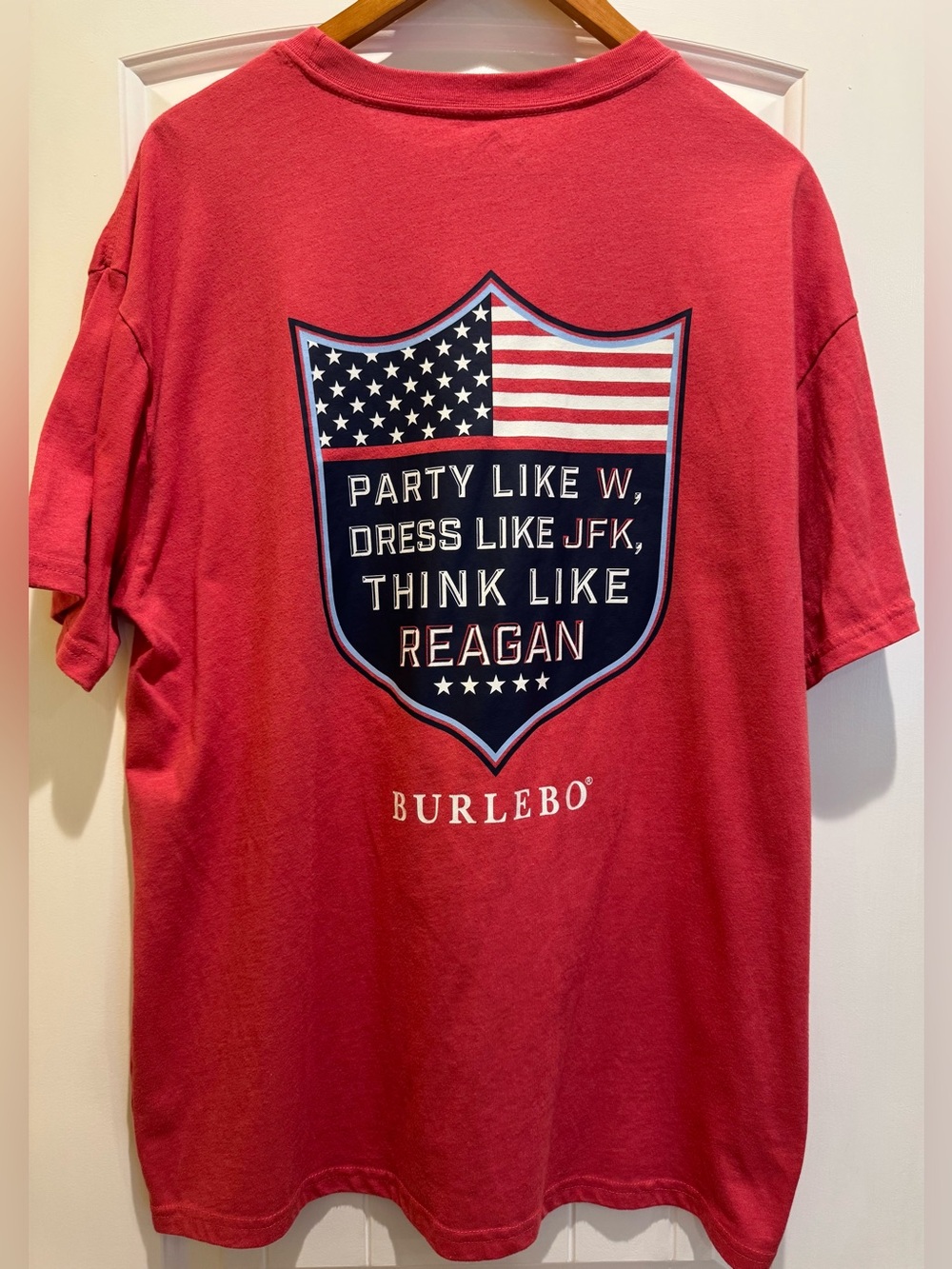 Burlebo “Party Like W, Dress Like JFK…” Short Sleeve Tee Mens XL Red *GREAT COND